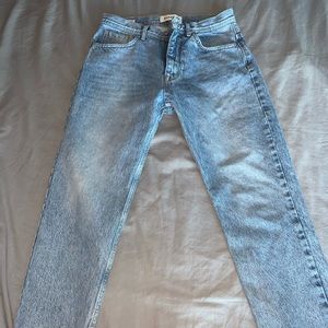 Light wash straight mom jeans